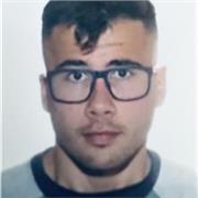 Paciente y creativa,he vivido en el extranjero y estudiado en inglés los últimos 3 años. Doy clases a niños con un enfoque distint